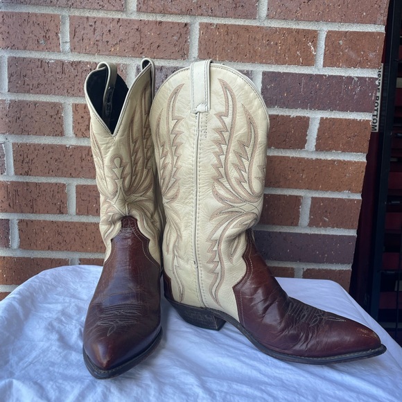 Two-Tone Western Leather Boots - Picture 5 of 5